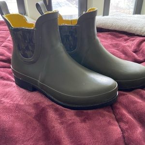 LL Bean rain boats